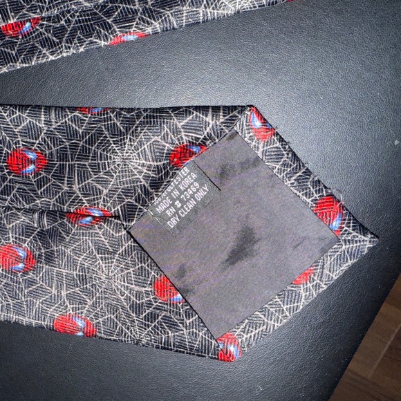 Spider Man Tie - Picture 2 of 3